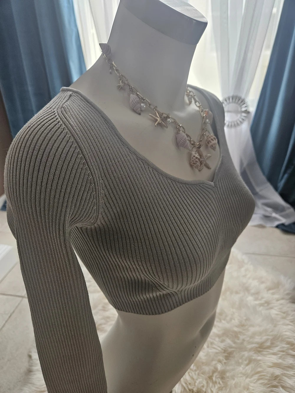 Zara Gray Ribbed V-Neck Long-Sleeve Crop Top